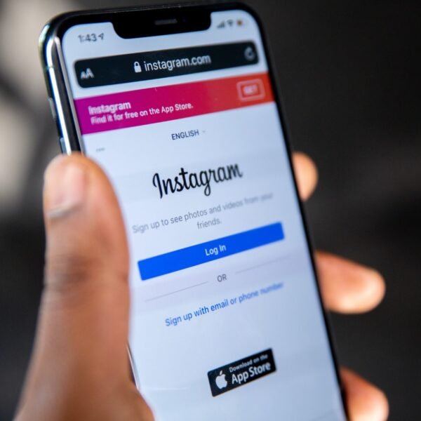 How to use the Best Instagram photo downloader without wasting your time