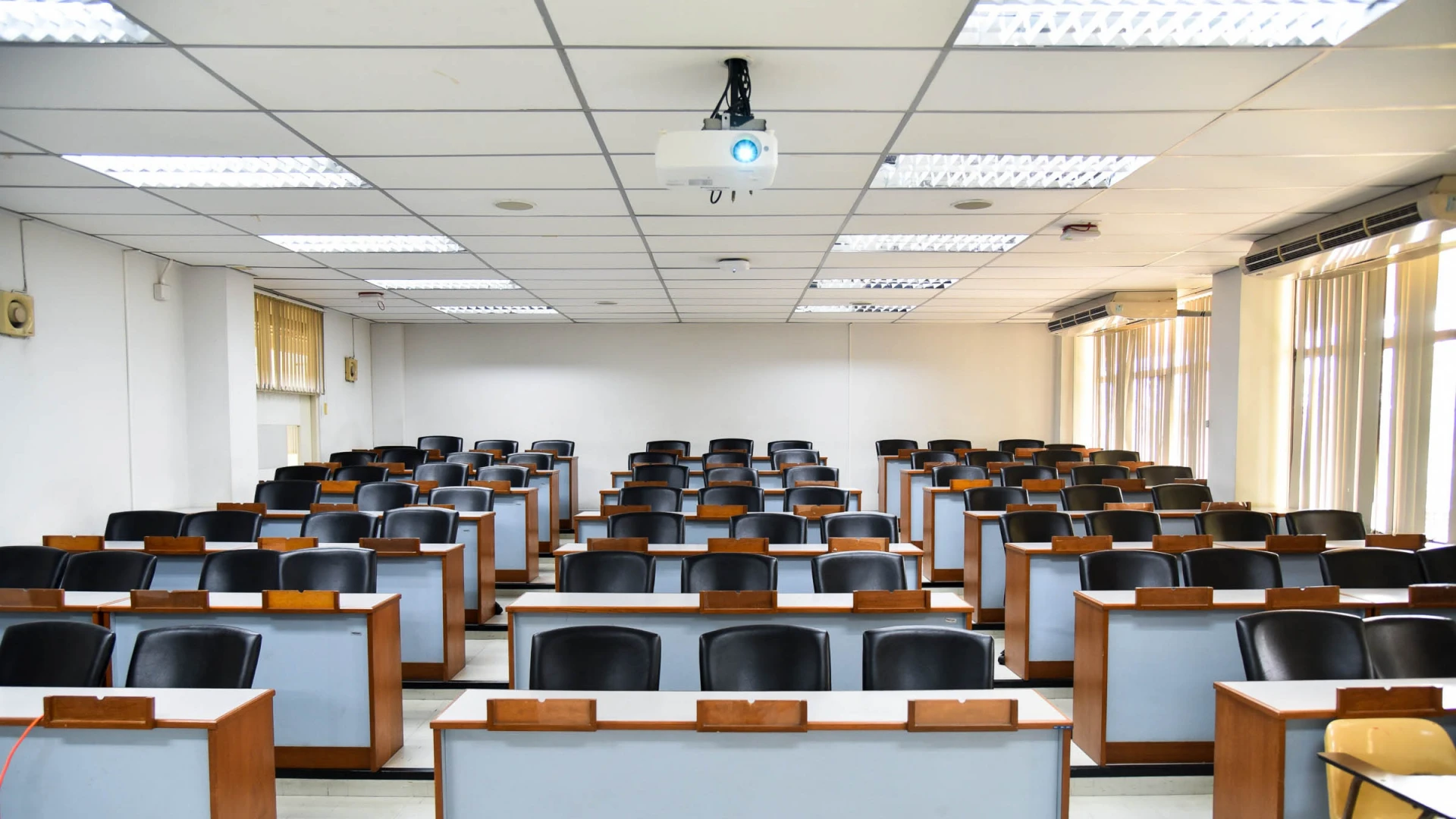 Zoom immersive view backgrounds