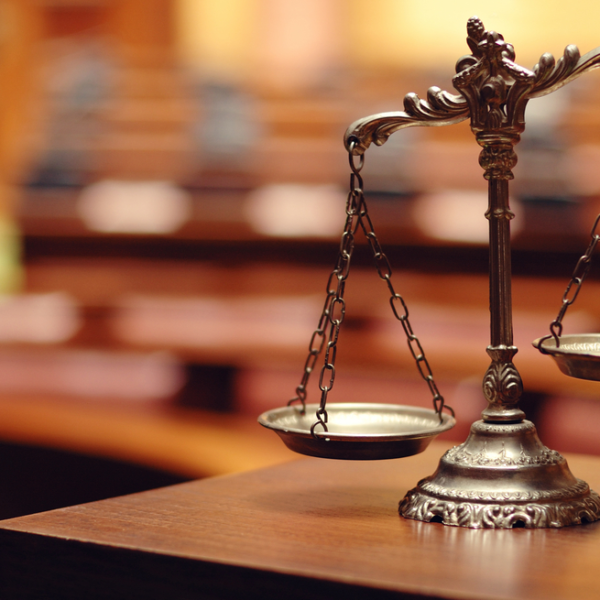 Ask a Surgical Error Lawyer: When Should I Settle a Case Outside of Court?