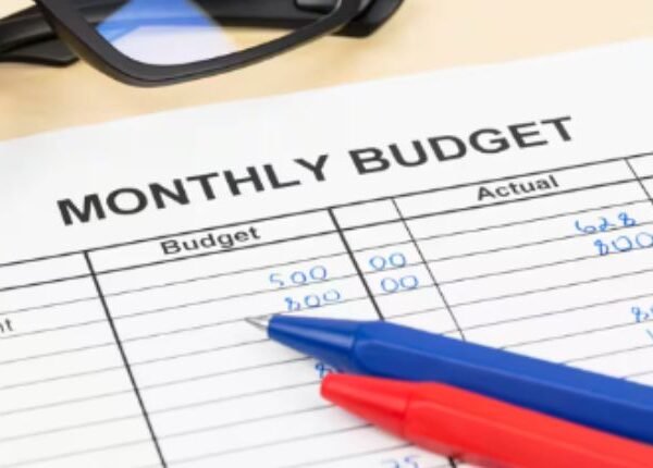 4 Reasons To Create a Monthly Budget