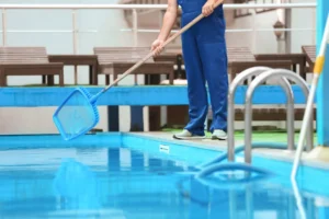 Pool Cleaning: Which Option Is Right for You?